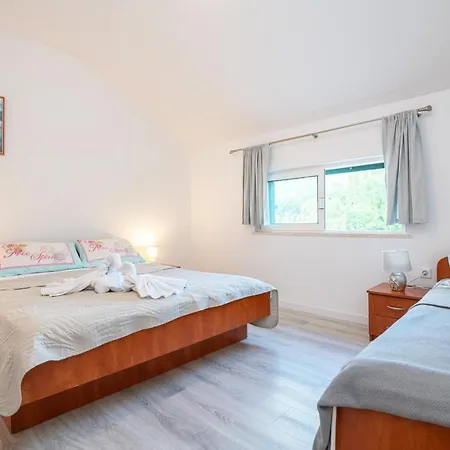 アパート Dubelj *